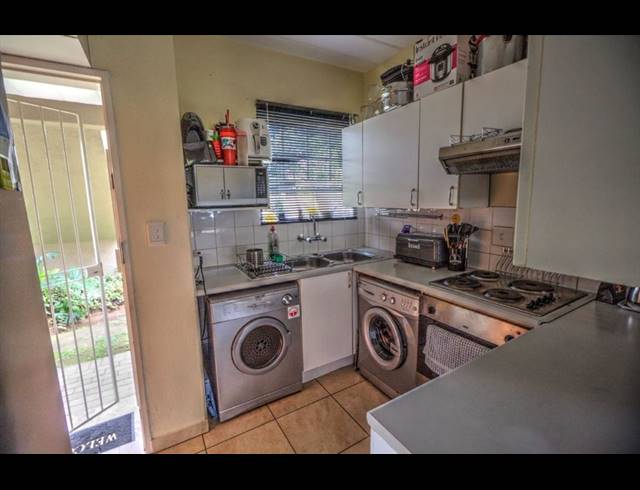 2 BEDROOM APARTMENT BLOCK FOR SALE IN KEMPTON PARK EXT 4